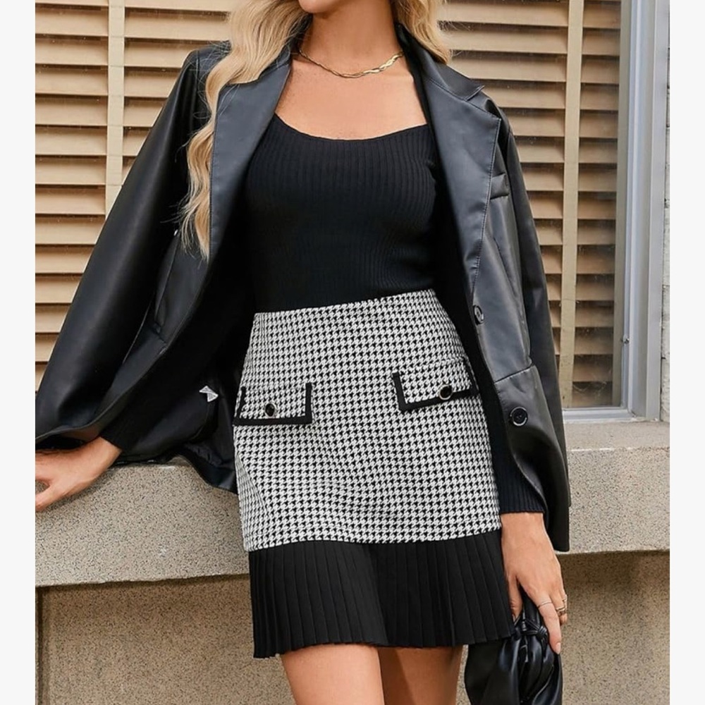 Black and White Pleated Mini Skirt for Work